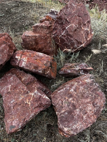 Ландшафтные глыбы красно-фиолетовые 200-1000 килограмм купить в Черноголовке