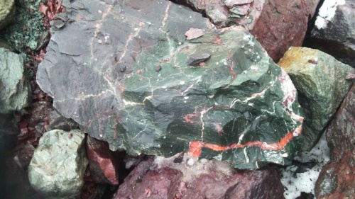 Гигантские зелёные валуны для ландшафтного дизайна весом более 5 тонн купить в Черноголовке