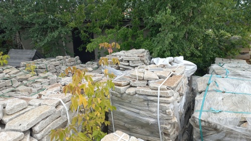 Плитняк галтованный гранитный для ландшафтного дизайна купить в Черноголовке