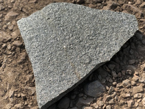 Плитняк златолит Уральский для цоколя, отмостки купить в Черноголовке