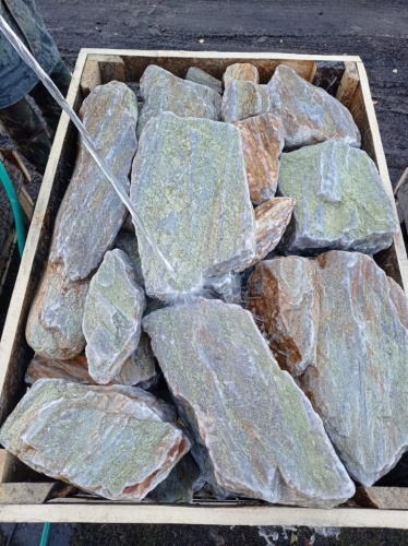 Златолит жёлтый, жёлто-зелёный глыбки и валуны для ланшафтного дизайна купить в Черноголовке