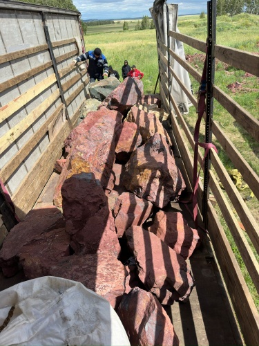 Ландшафтные глыбы красно-фиолетовые 200-1000 килограмм купить в Черноголовке