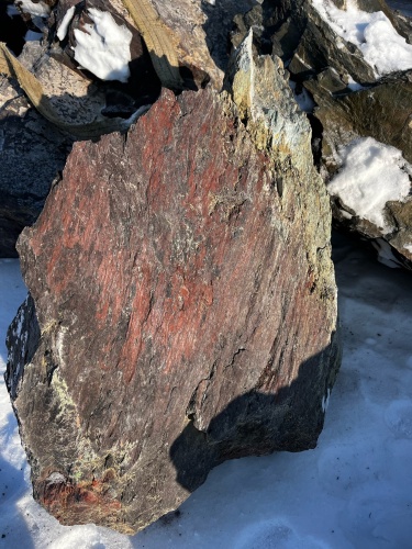 Ландшафтные глыбы красно-фиолетовые 200-1000 килограмм купить в Черноголовке