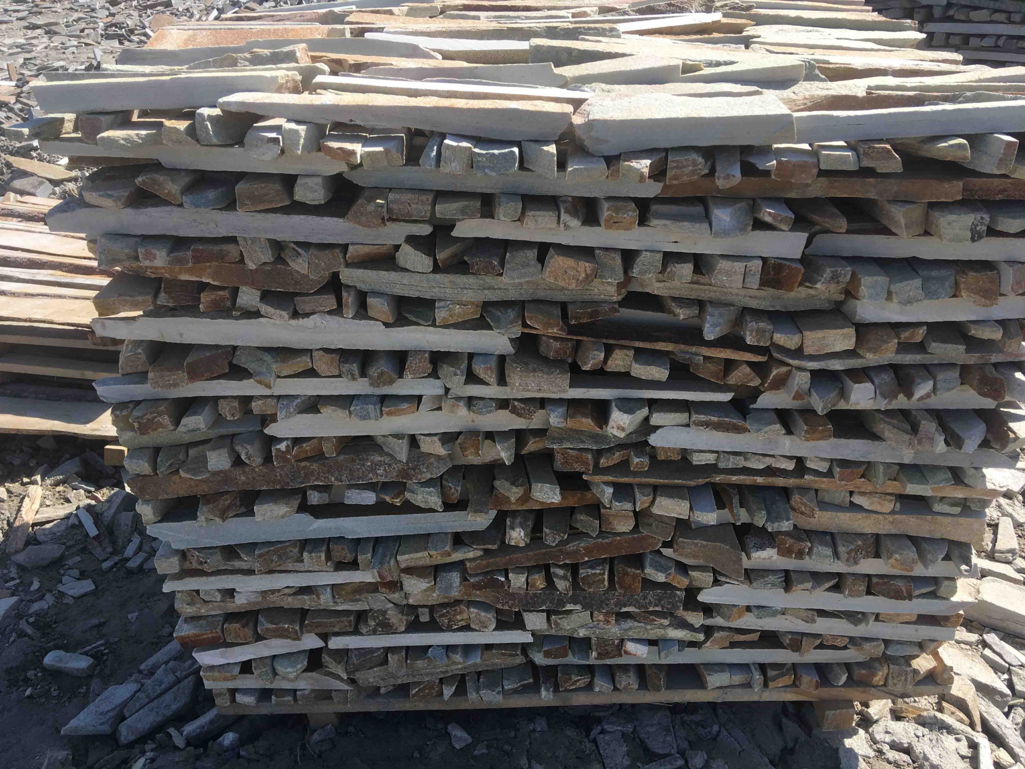 Горбушка златолит золотистый для облицовки купить в Черноголовке