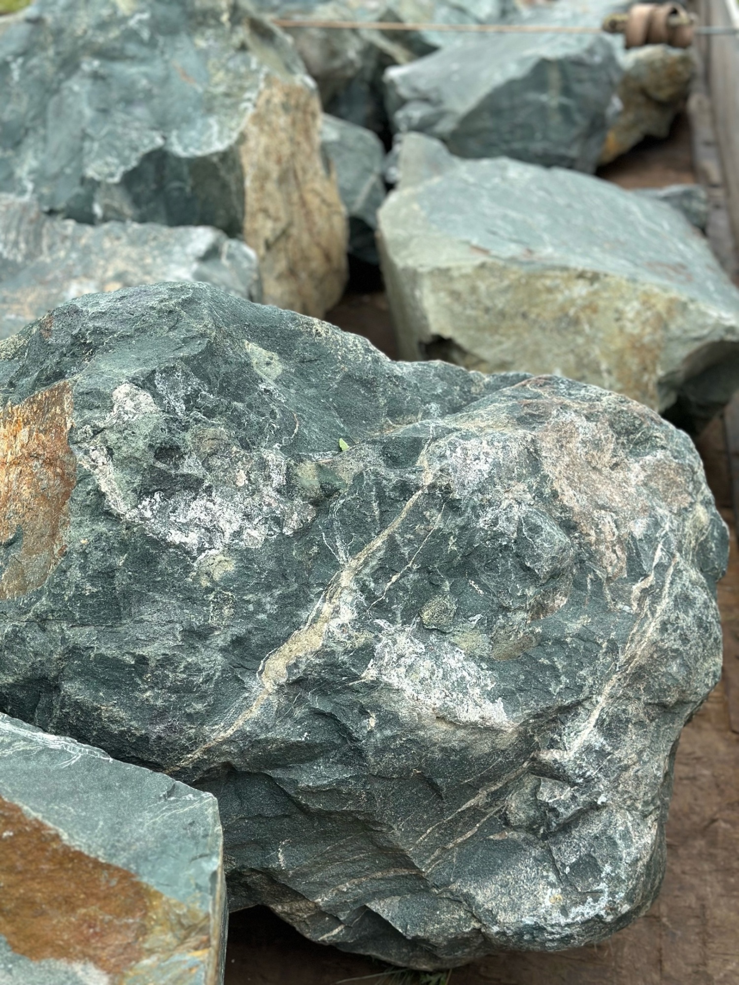 Камни для ландшафтного дизайна зелёные 10-60 килограмм купить в Черноголовке