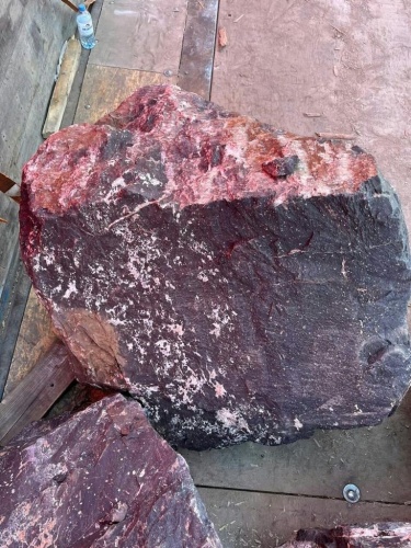 Камни для ландшафтного дизайна красно-фиолетовые 10-60 килограмм купить в Черноголовке