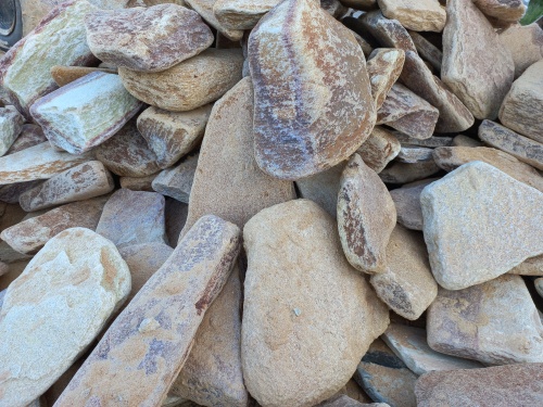 Златолит жёлтый, жёлто-зелёный глыбки и валуны для ланшафтного дизайна купить в Черноголовке