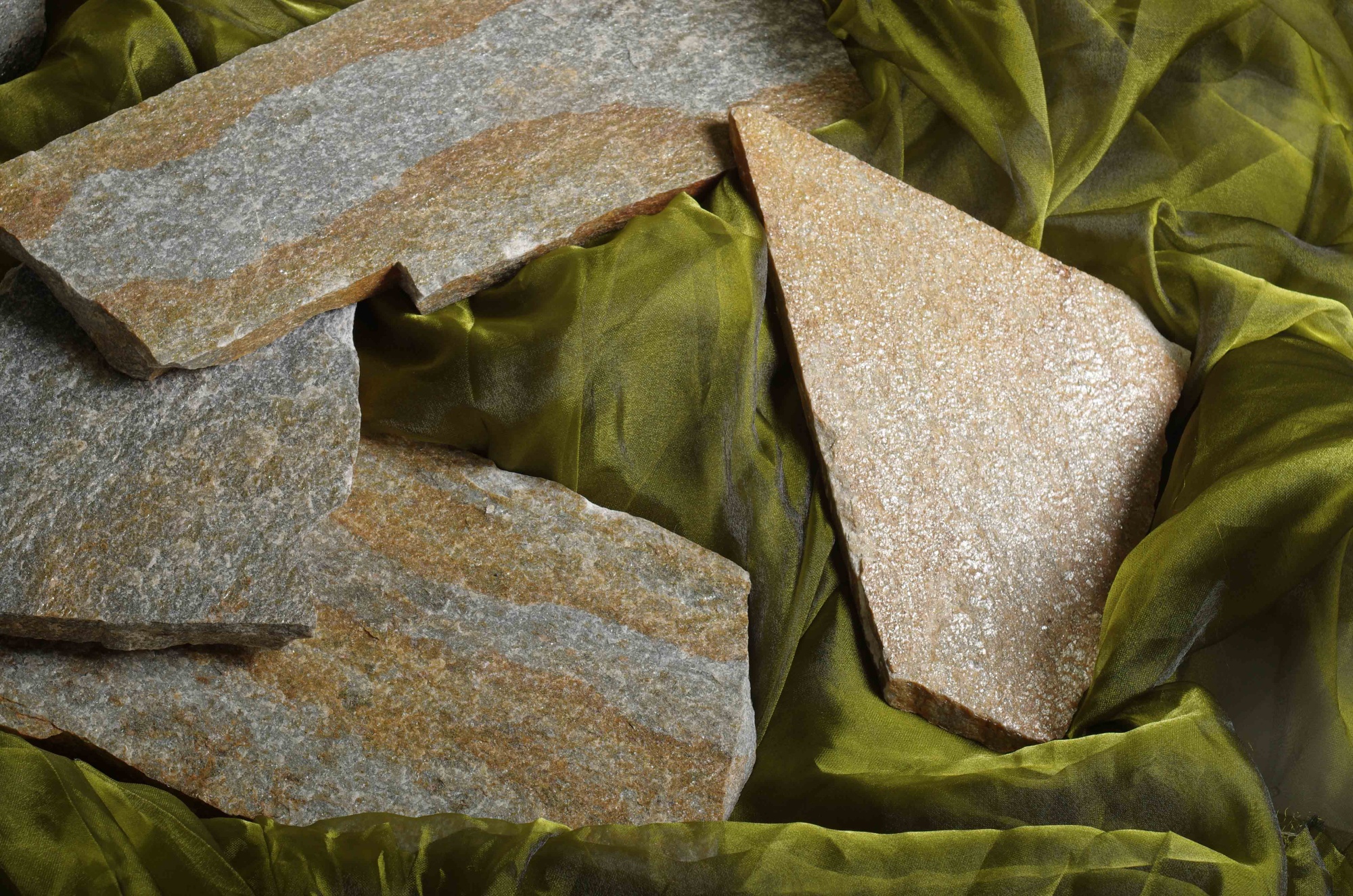 Плитняк златолит Уральский  для фасада купить в Черноголовке