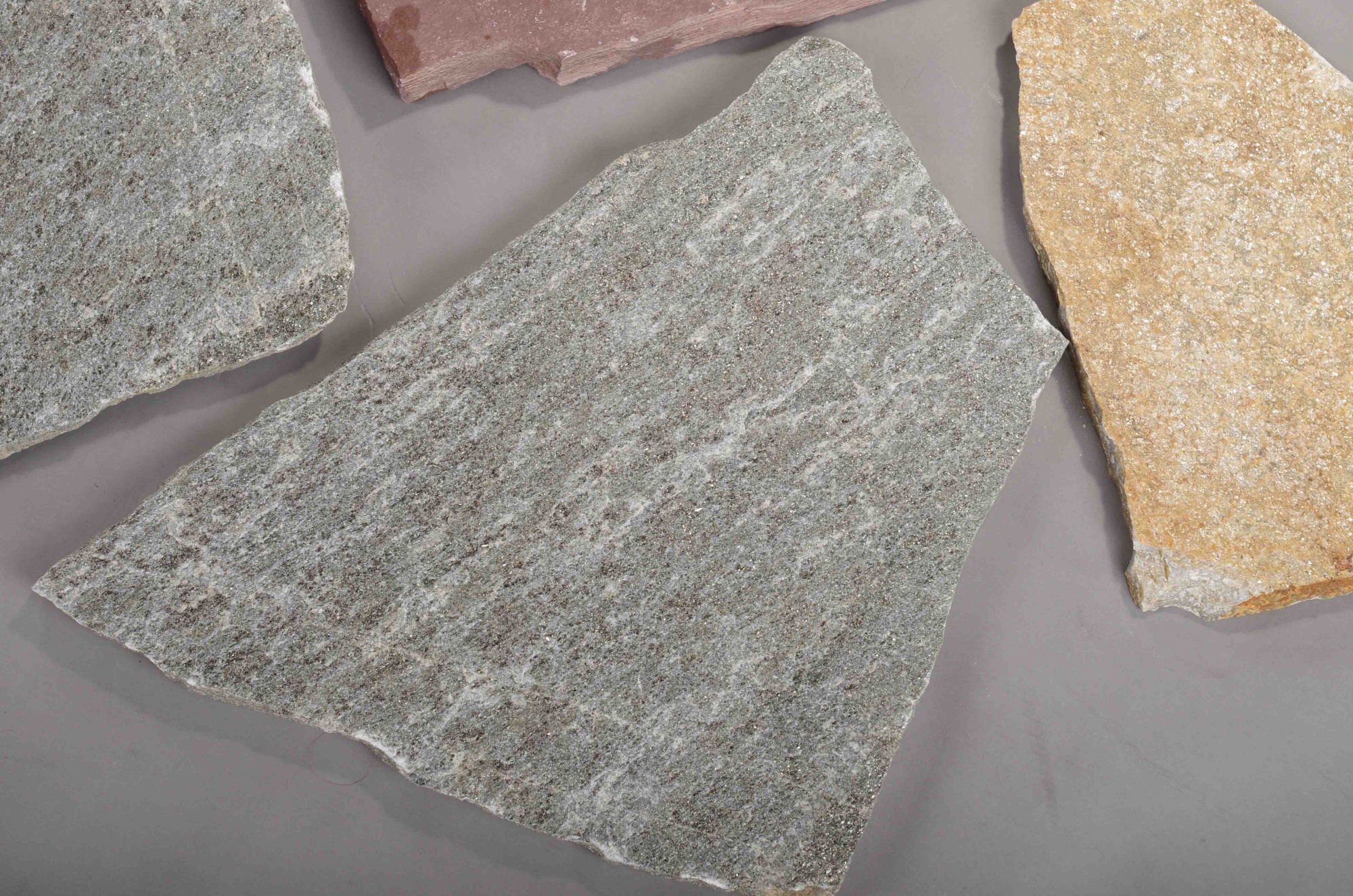 Плитняк златолит Уральский  для фасада купить в Черноголовке