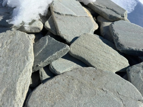 Плитняк златолит зелёный галтованный для цоколя купить в Черноголовке